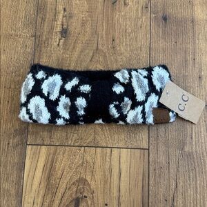 C.C knotted headband NWT BLACK WHITE CHEETAH PRINT RN 88320
One Size